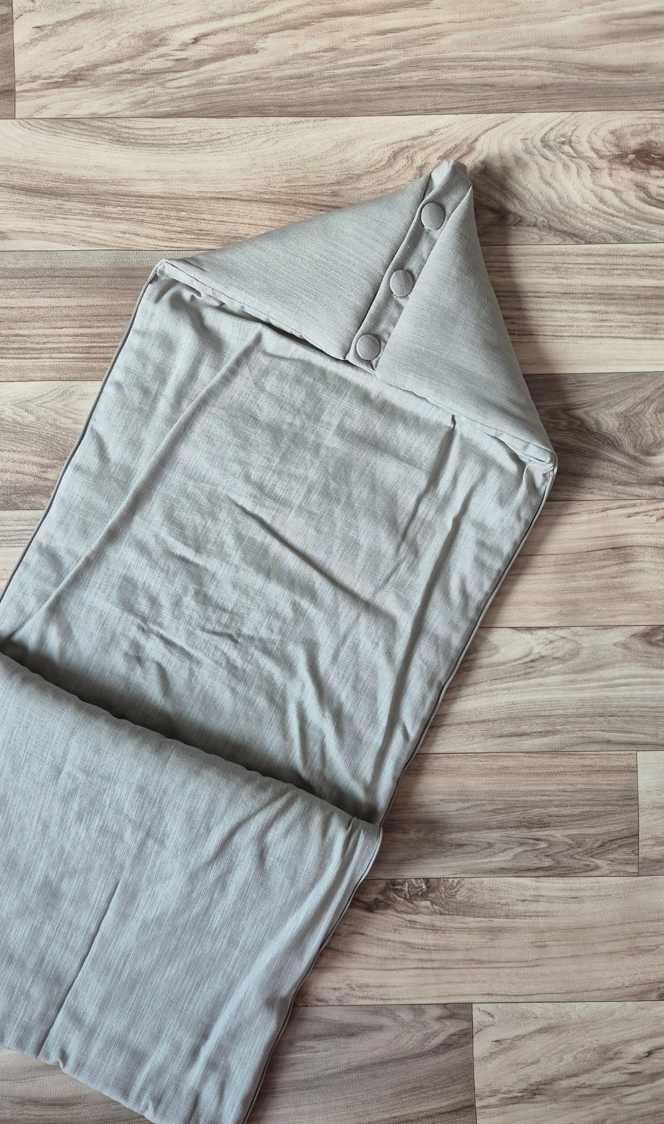 Minimal grey full open