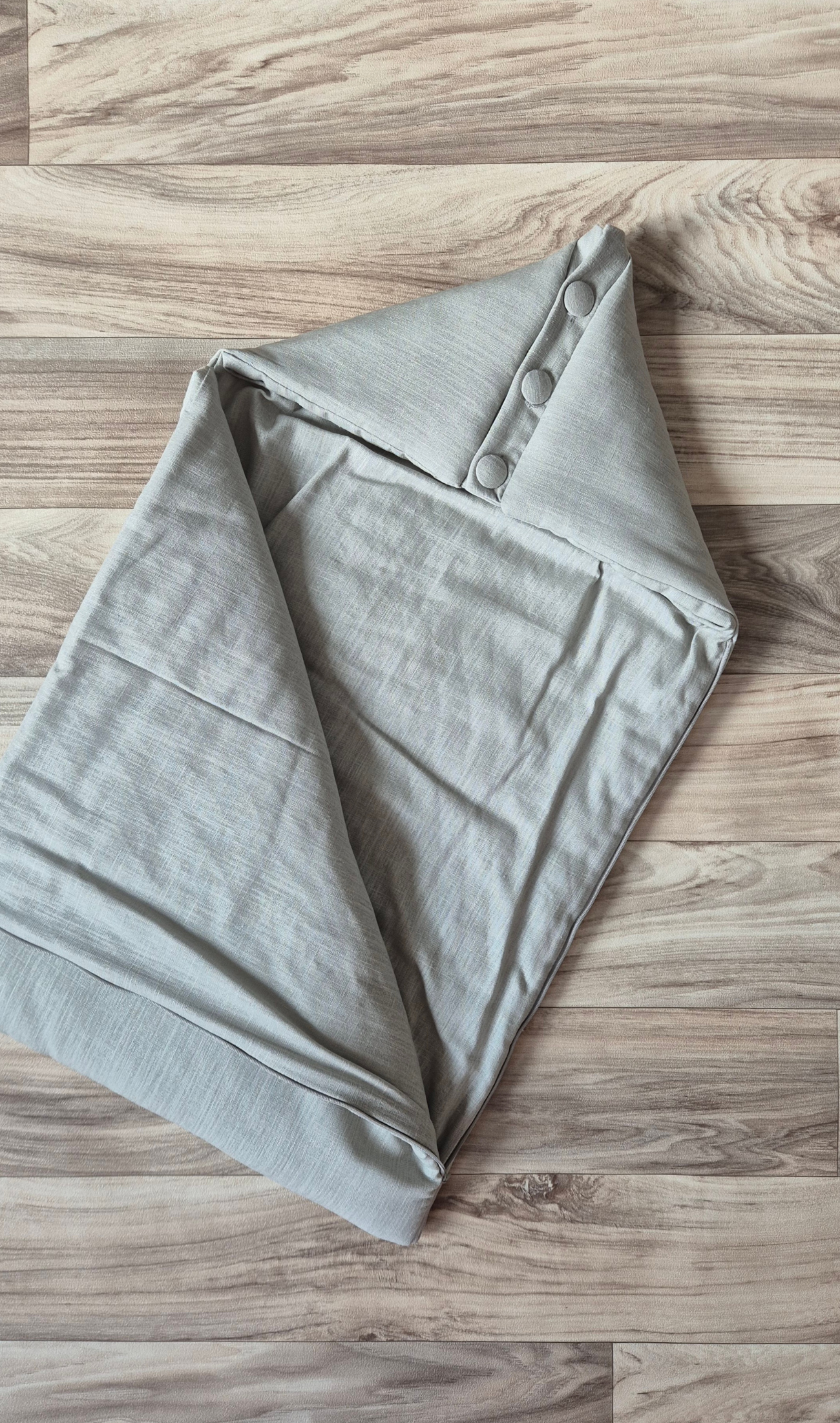 Minimal grey half open