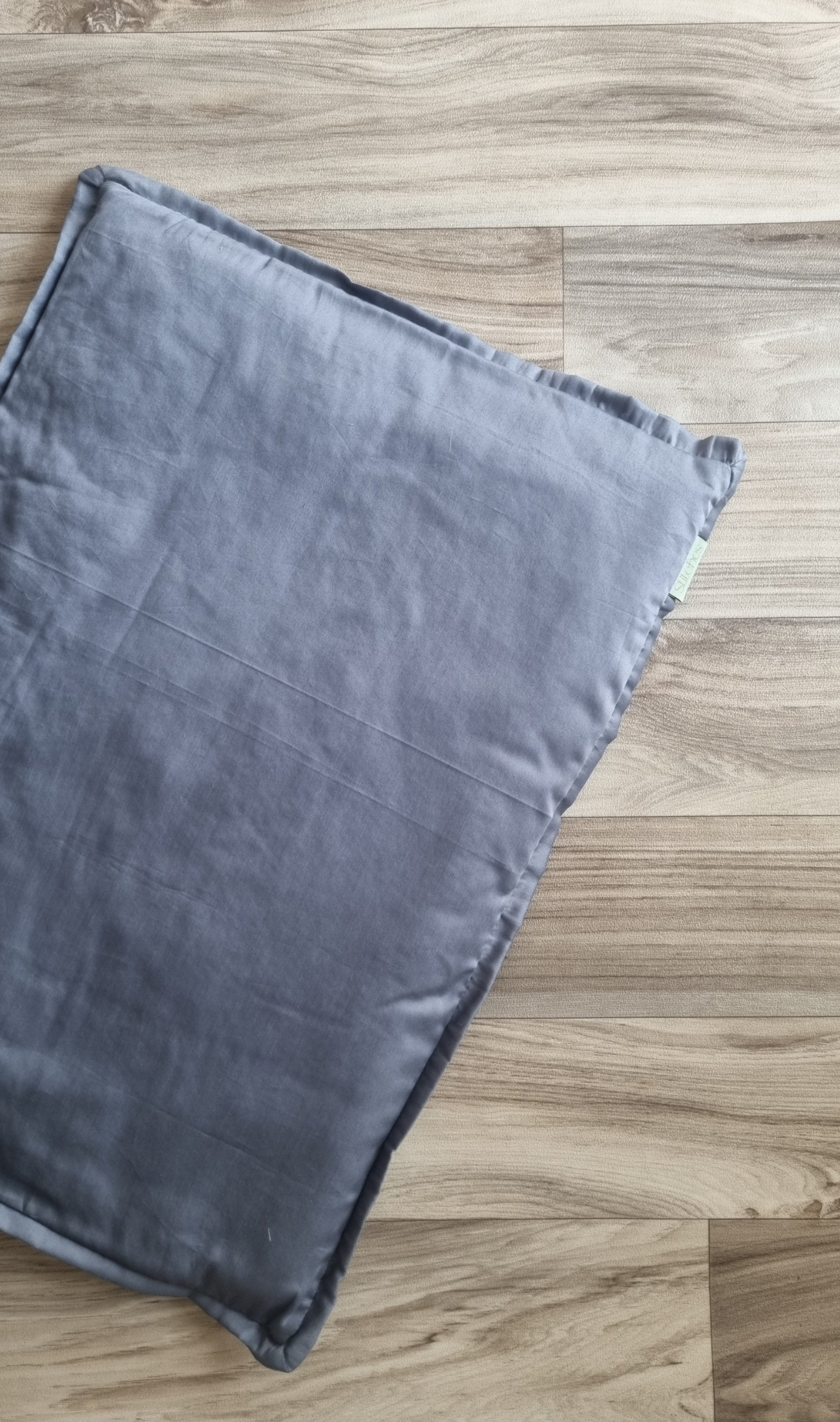 Plain mat grey