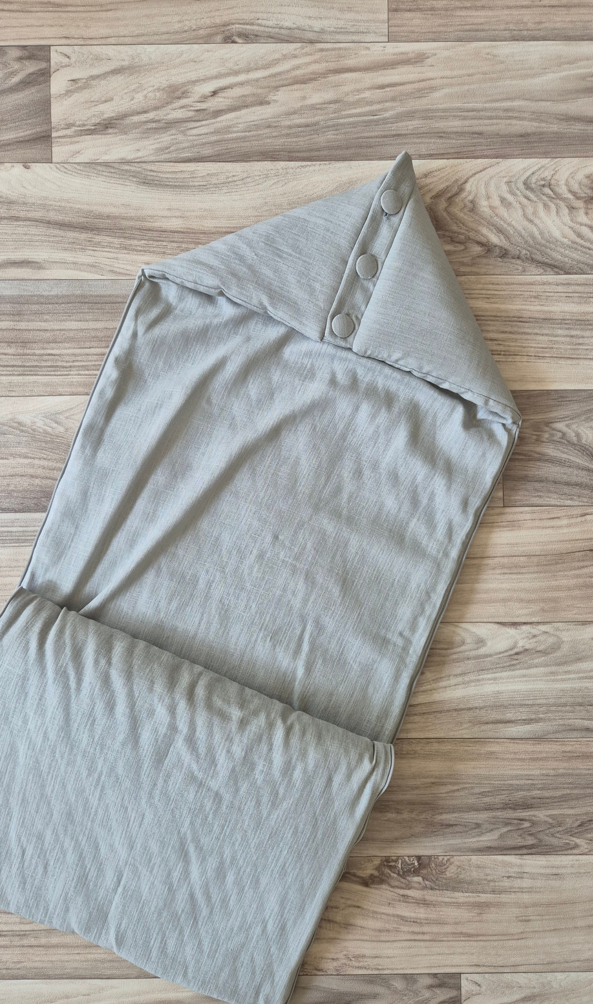 Triangle grey full open