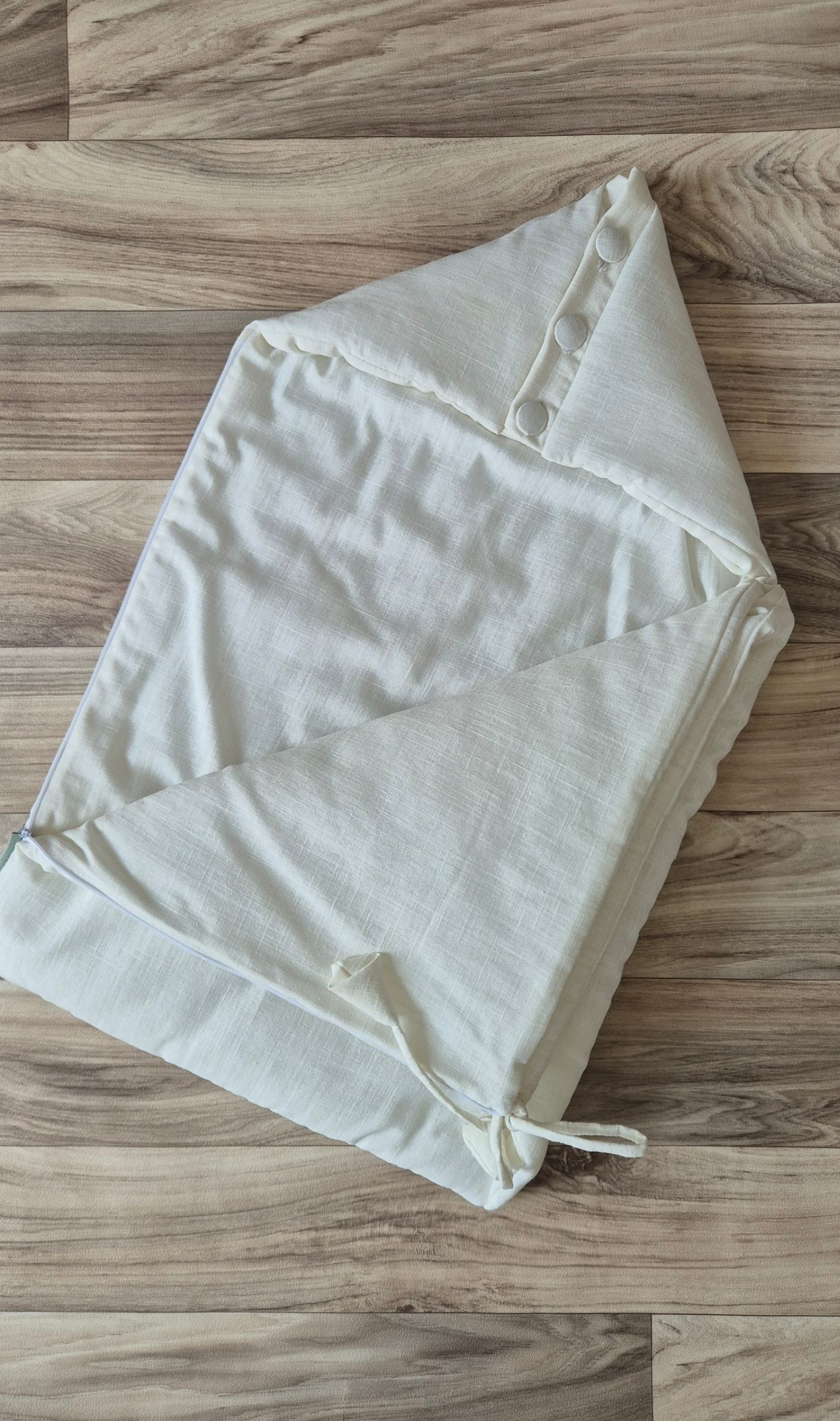 Triangle off white half open