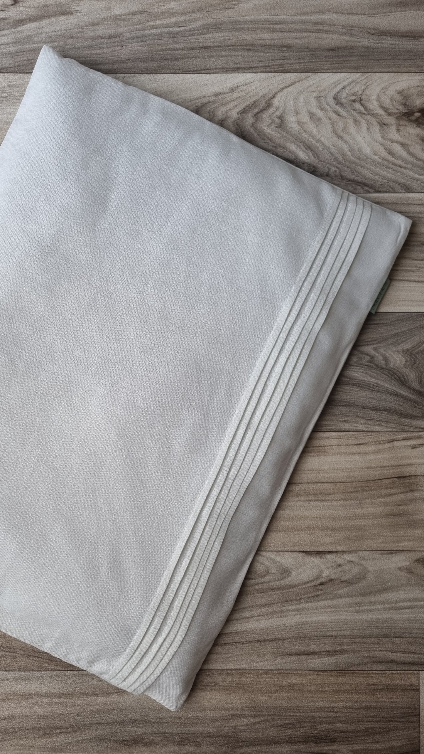 pleats mat off white